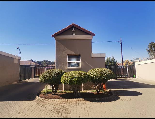 2 BEDROOM APARTMENT FOR SALE IN CLOVERDENE